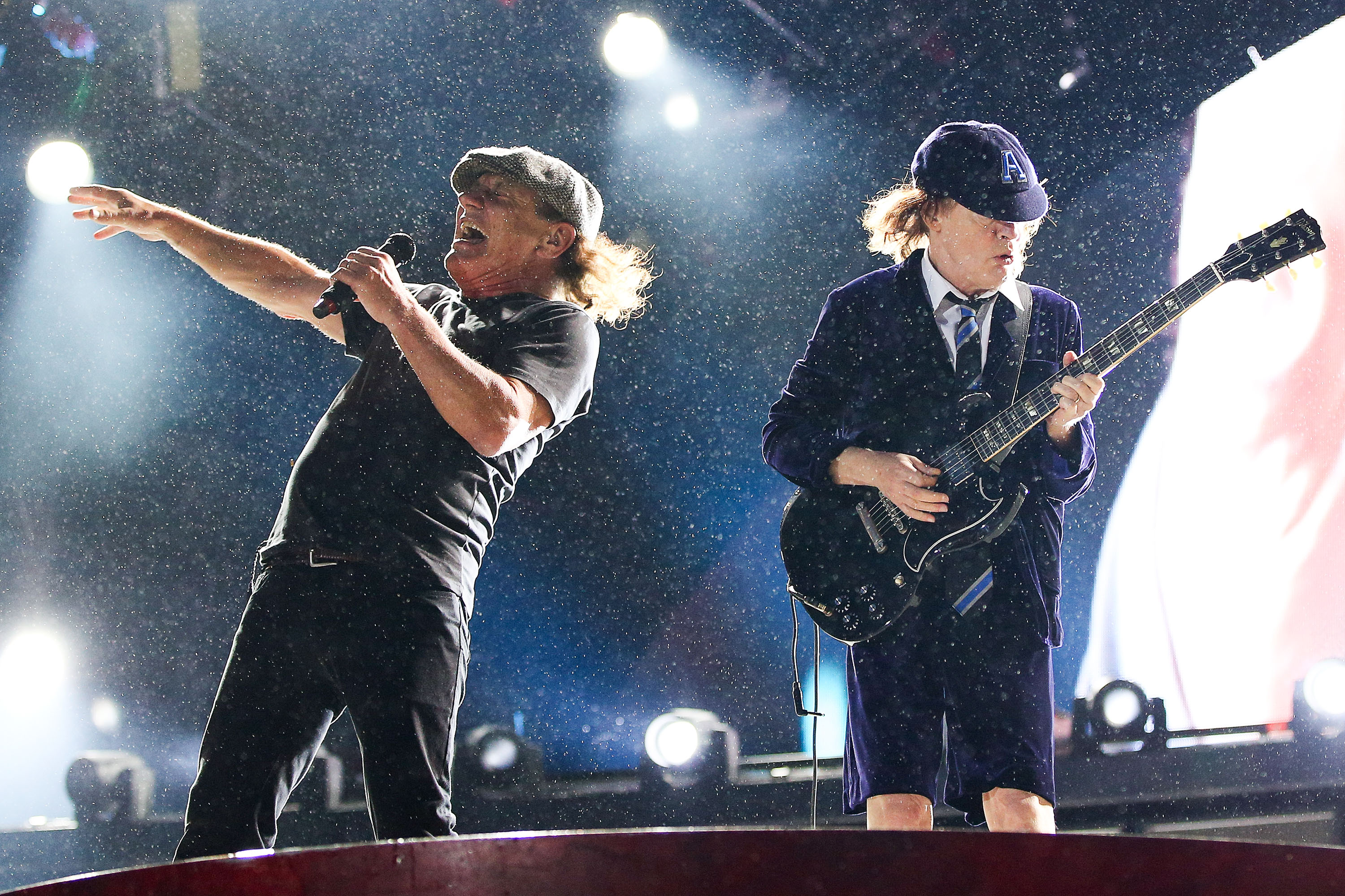 AC/DC Flick the Switch on <i></noscript>
<p><span style=